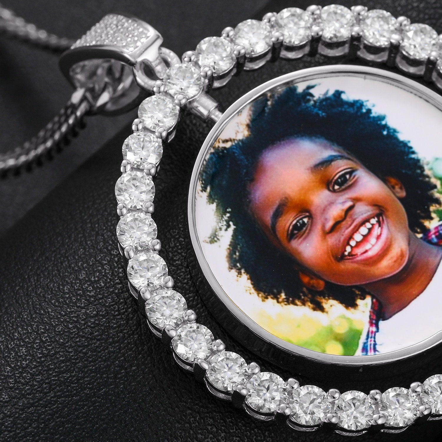 Round Spinning Customized Photo Diamond-bordered Necklace