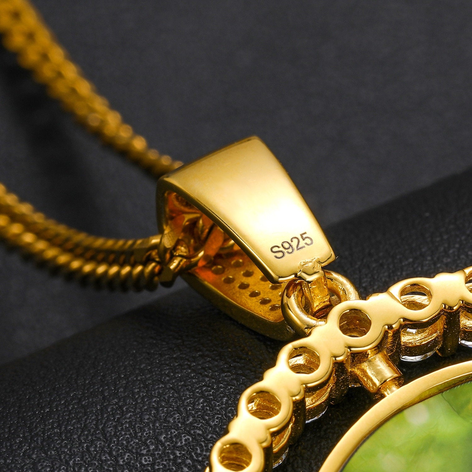 Round Spinning Customized Photo Diamond-bordered Necklace