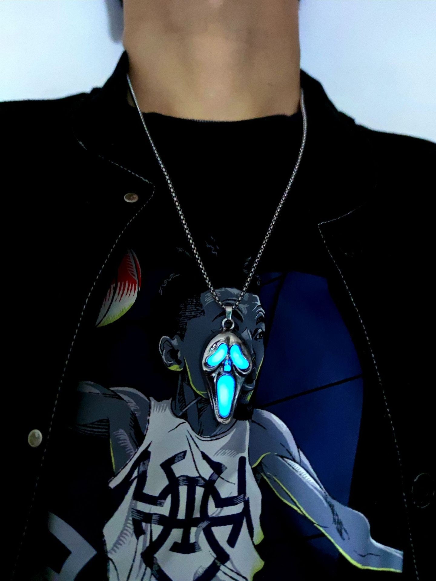 Dark Glowing Scream Ghost Face Necklace